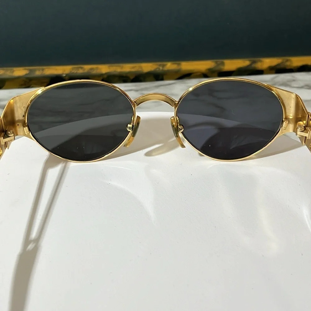 FENDI VINTAGE RARE GOLD SUNGLASSES. UNISEX. THESE ARE IN REALLY GOOD CONDITION. - Picture 16 of 17